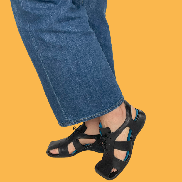 Waardevol d'Ing | taxatie | advies | tassenrestauratie | vintage | tassen | schoenen | Muxart | Sandalen