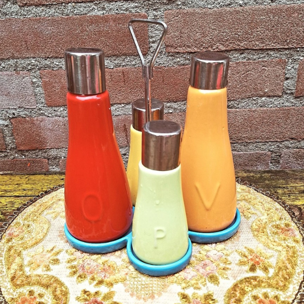 Waardevol d'Ing | taxatie | tassenrestauratie | vintage | tassen | handtas | pre-loved | Funky pop up store | Kast van tante Toos